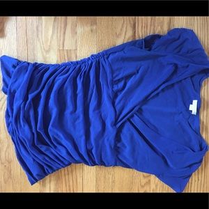 Sleeveless v-neck shirt